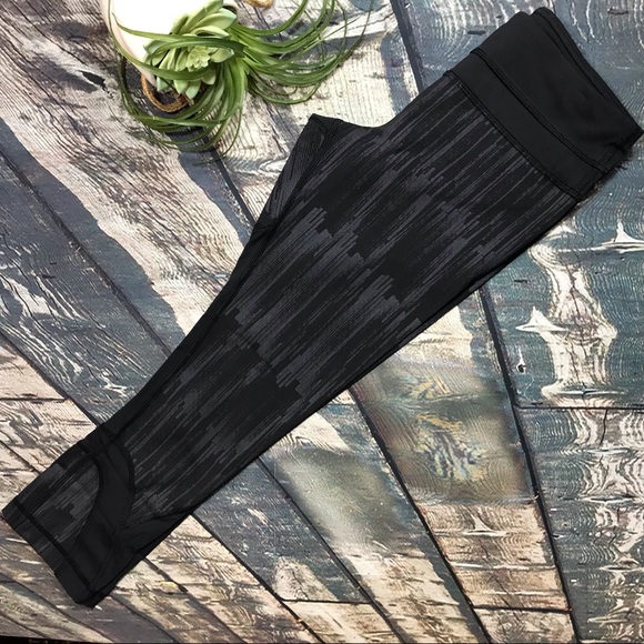 🍀🌸 Lululemon Run Inspire Capri leggings 🌸🍀 - Picture 14 of 16